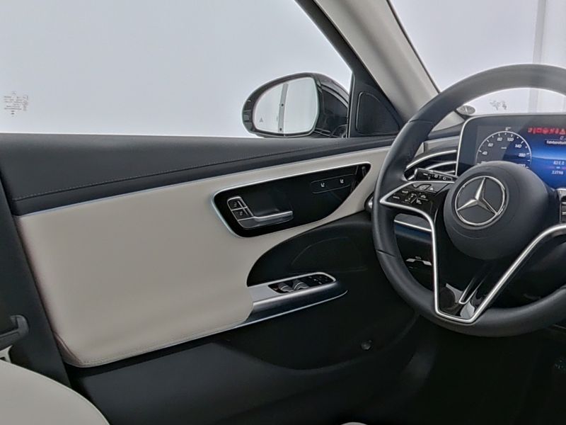 Mercedes-Benz E 300 AHK DISTR KAMERA SPUR