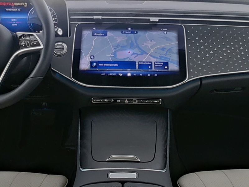 Mercedes-Benz E 300 AHK DISTR KAMERA SPUR