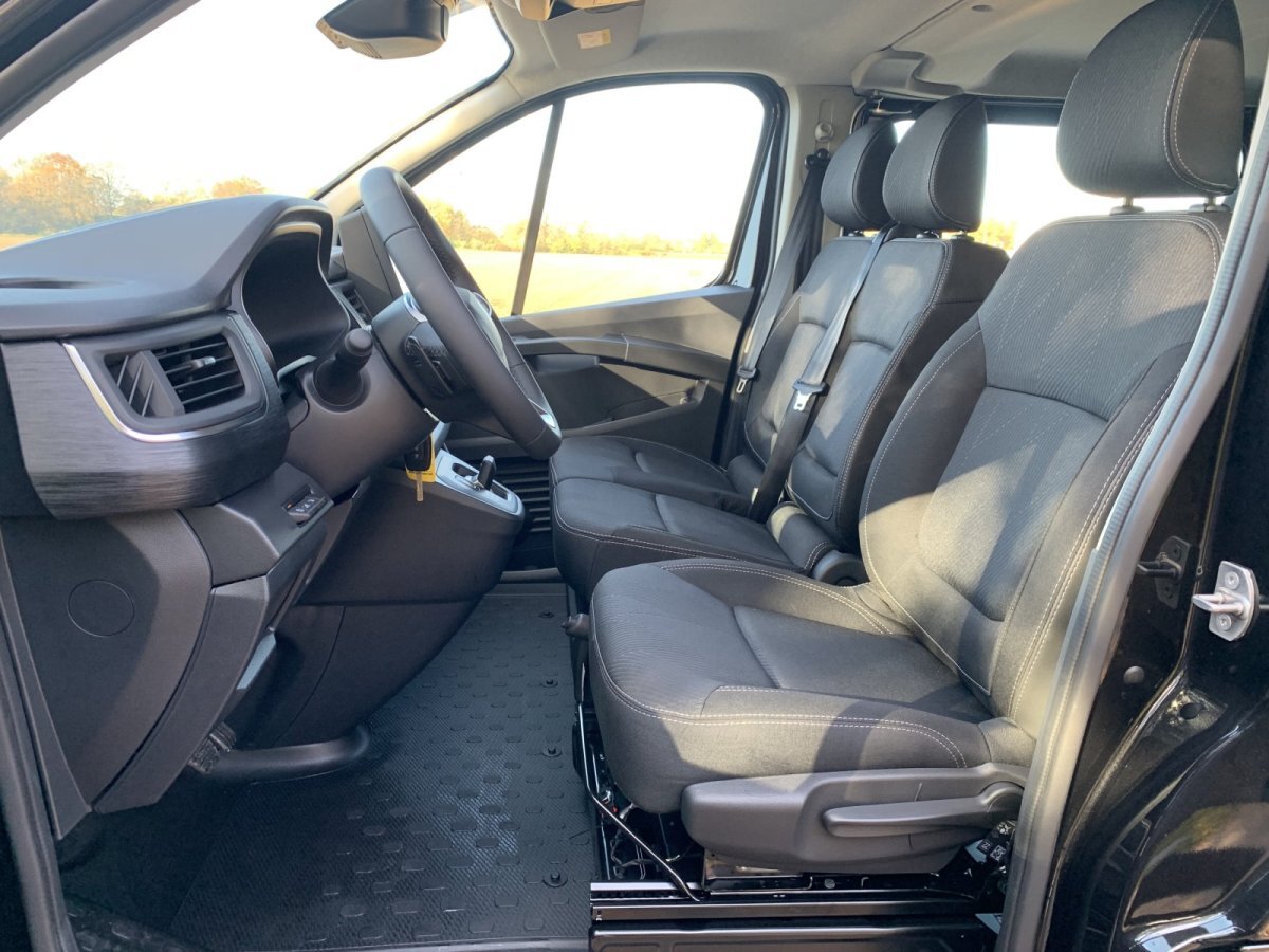 Renault Trafic DoKa dCi 170 AT9 L2H1 Extra 3.0t AHK PDC LED